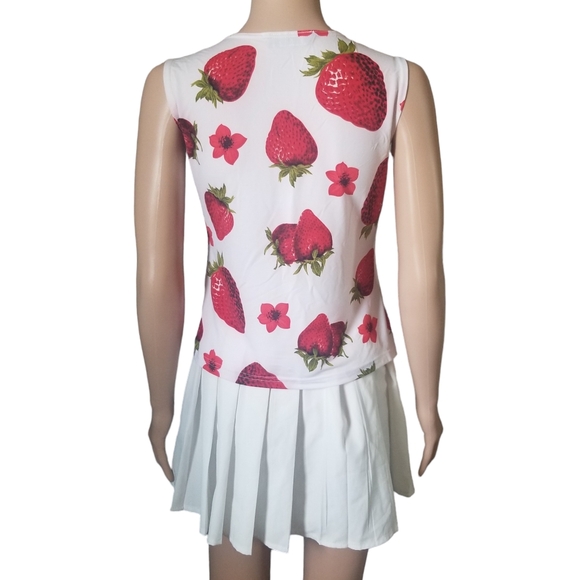 Vintage Garage Strawberry Print Sleeveless Top - Picture 5 of 9